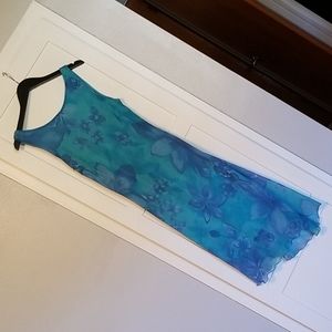 3/ $20 ⭐ Turquoise and blue floral print dress
